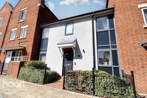 Scribers Drive, Northampton 3 bed terraced house for sale