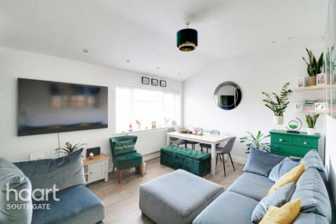 Grosvenor Court, London 2 bed maisonette for sale