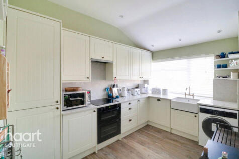 Grosvenor Court, London 2 bed maisonette for sale
