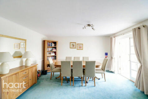 Cockfosters, London 1 bed apartment for sale