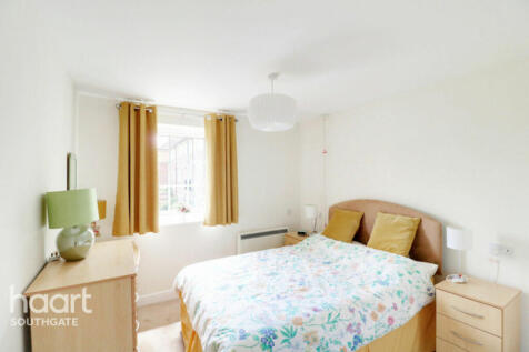 Cockfosters, London 1 bed apartment for sale