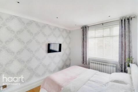 Priory Close, London 2 bed apartment for sale