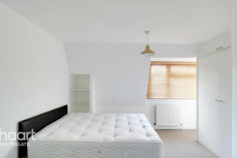 Warwick Road, Barnet 1 bed apartment for sale