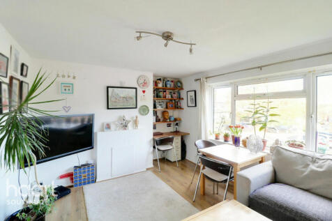 Balfour Grove, London 2 bed maisonette for sale