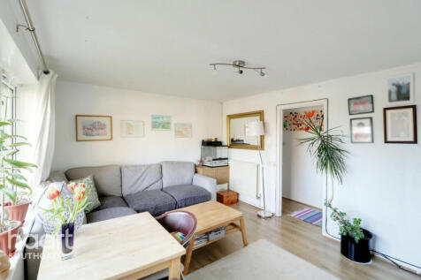 Balfour Grove, London 2 bed maisonette for sale