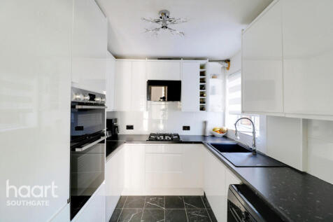 Windsor Court, London 2 bed apartment for sale