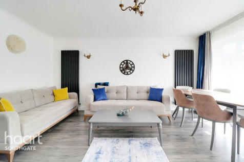 Windsor Court, London 2 bed apartment for sale