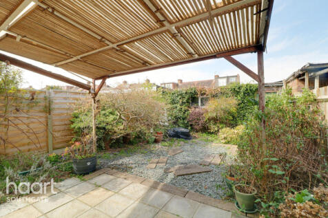 4 bedroom end of terrace house for sale