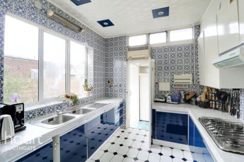 Osidge Lane, London 4 bed end of terrace house for sale