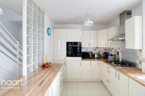 Bowes Road, London 3 bed flat for sale
