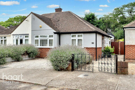 2 bedroom semi-detached bungalow for sale