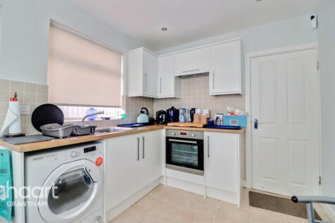 Darley Dale Crescent, Grantham 2 bed detached bungalow for sale
