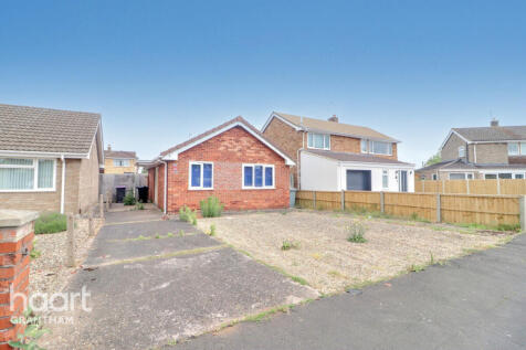 Darley Dale Crescent, Grantham 2 bed detached bungalow for sale