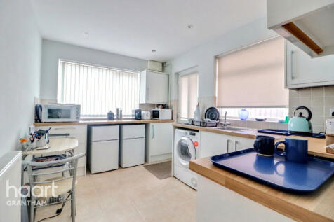 Darley Dale Crescent, Grantham 2 bed detached bungalow for sale
