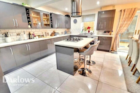 Poplar Road, Pontypridd 4 bed end of terrace house for sale