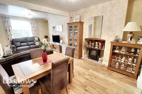 Plymouth Road, Pontypridd 3 bed end of terrace house for sale