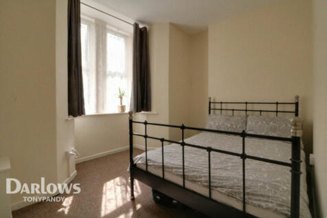 North Road, Ferndale CF43 3 bed terraced house for sale