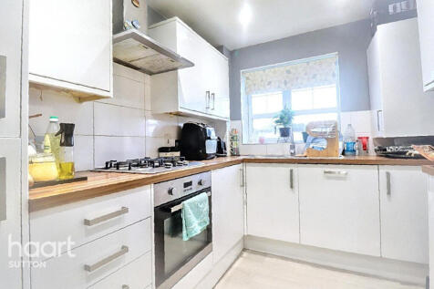 Heron Close, Sutton 2 bed flat for sale