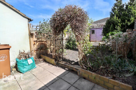 Warwick Road, Sutton 2 bed terraced house for sale