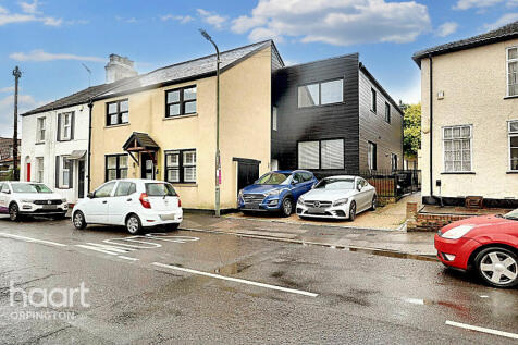 High Street, Orpington 2 bed maisonette for sale