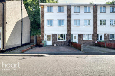 4 bedroom town house for sale
