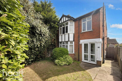 Cowdray Avenue, Colchester 3 bed detached house for sale