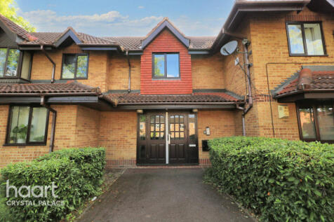 Thicket Grove, London 2 bed flat for sale