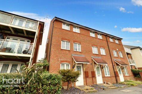 4 bedroom end of terrace house for sale