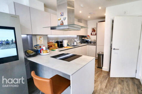 Longhoughton Avenue, Swanscombe 4 bed link detached house for sale