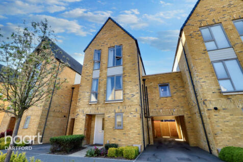 Longhoughton Avenue, Swanscombe 4 bed link detached house for sale