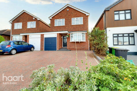 4 bedroom link detached house for sale