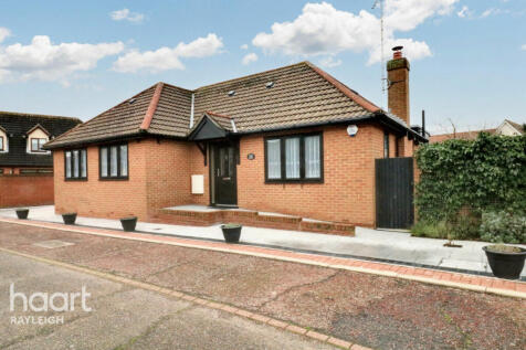 3 bedroom detached bungalow for sale