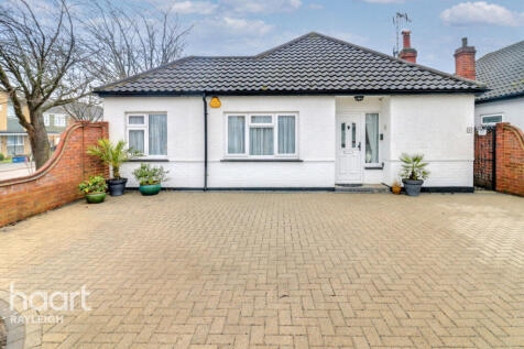 3 bedroom detached bungalow for sale