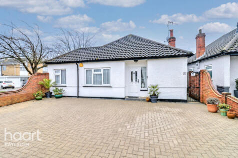 3 bedroom detached bungalow for sale