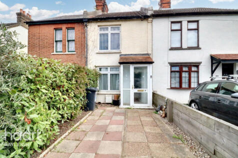 Trinity Road, Rayleigh 2 bed terraced house for sale