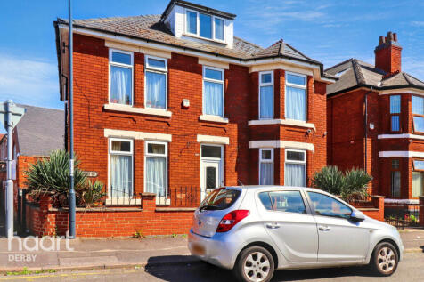 6 bedroom detached house for sale