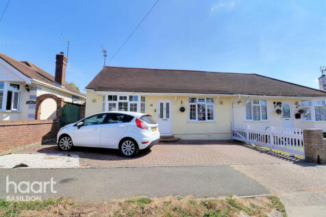 4 bedroom semi-detached bungalow for sale