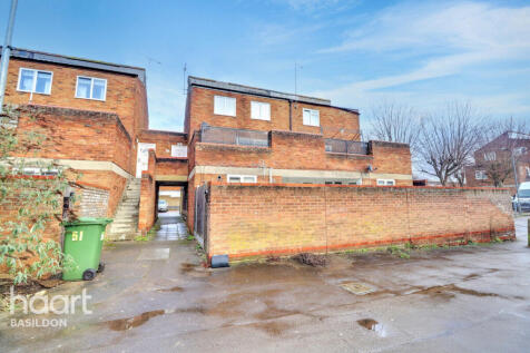 Steeplehall, Basildon 2 bed maisonette for sale