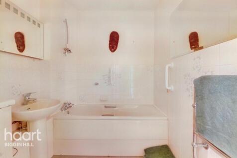 Main Road, Biggin Hill 1 bed apartment for sale