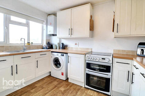 Roundway, Biggin Hill 3 bed maisonette for sale
