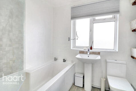 Roundway, Biggin Hill 3 bed maisonette for sale