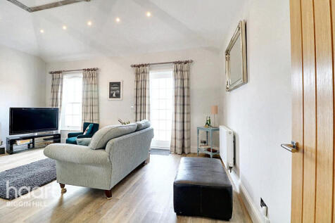 High Street, Westerham 2 bed penthouse for sale
