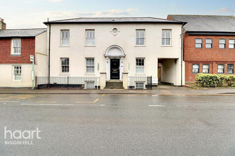 High Street, Westerham 2 bed penthouse for sale