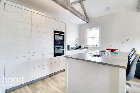 High Street, Westerham 2 bed penthouse for sale