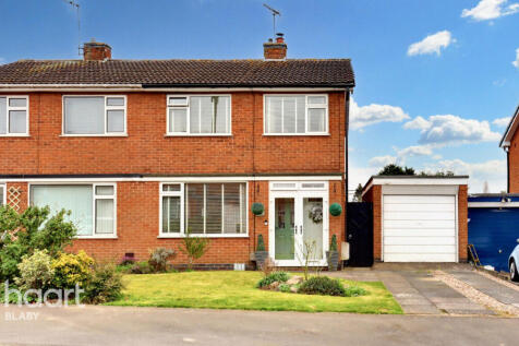 3 bedroom semi-detached house for sale