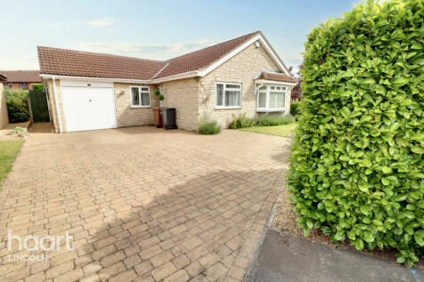 4 bedroom detached bungalow for sale