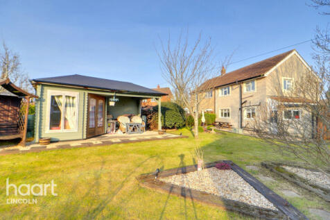 Princess Square, Billinghay 3 bed semi