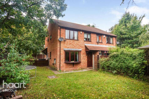2 bedroom semi-detached house for sale