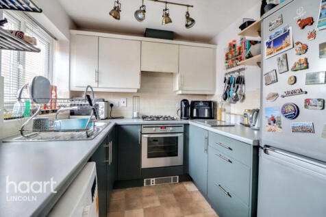Greenfinch Crescent, Witham St Hugh 2 bed flat for sale
