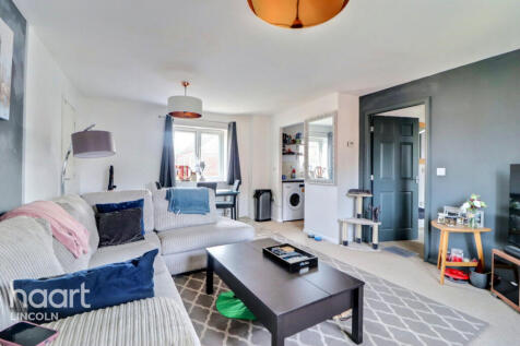 Greenfinch Crescent, Witham St Hugh 2 bed flat for sale
